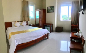  Hoang Yen Canary Hotel  Куинён